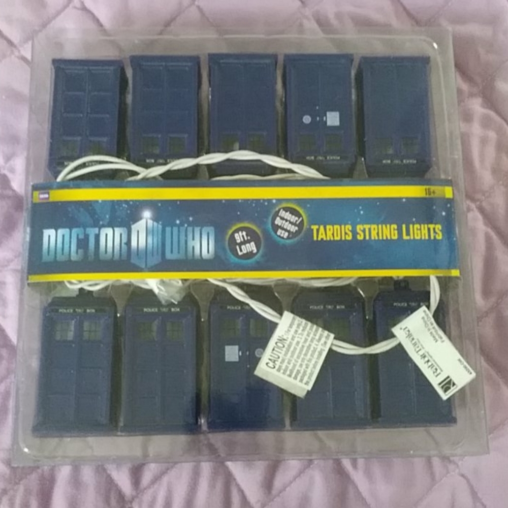 *Geek Alert* Doctor Who TARDIS string/party lights